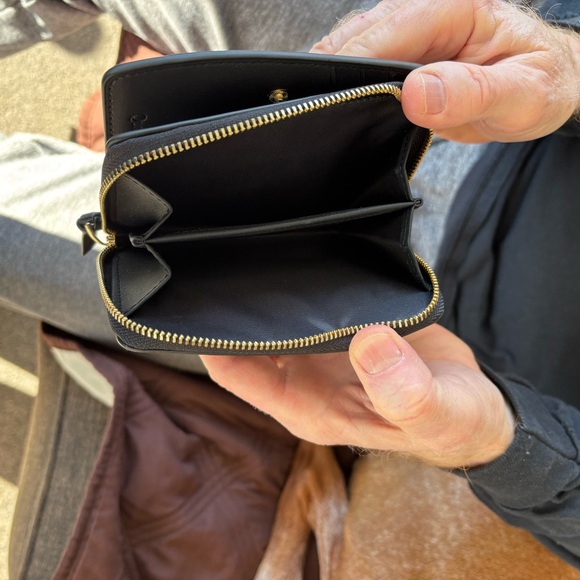 Black Pebbled Leather Wall - Picture 6 of 13